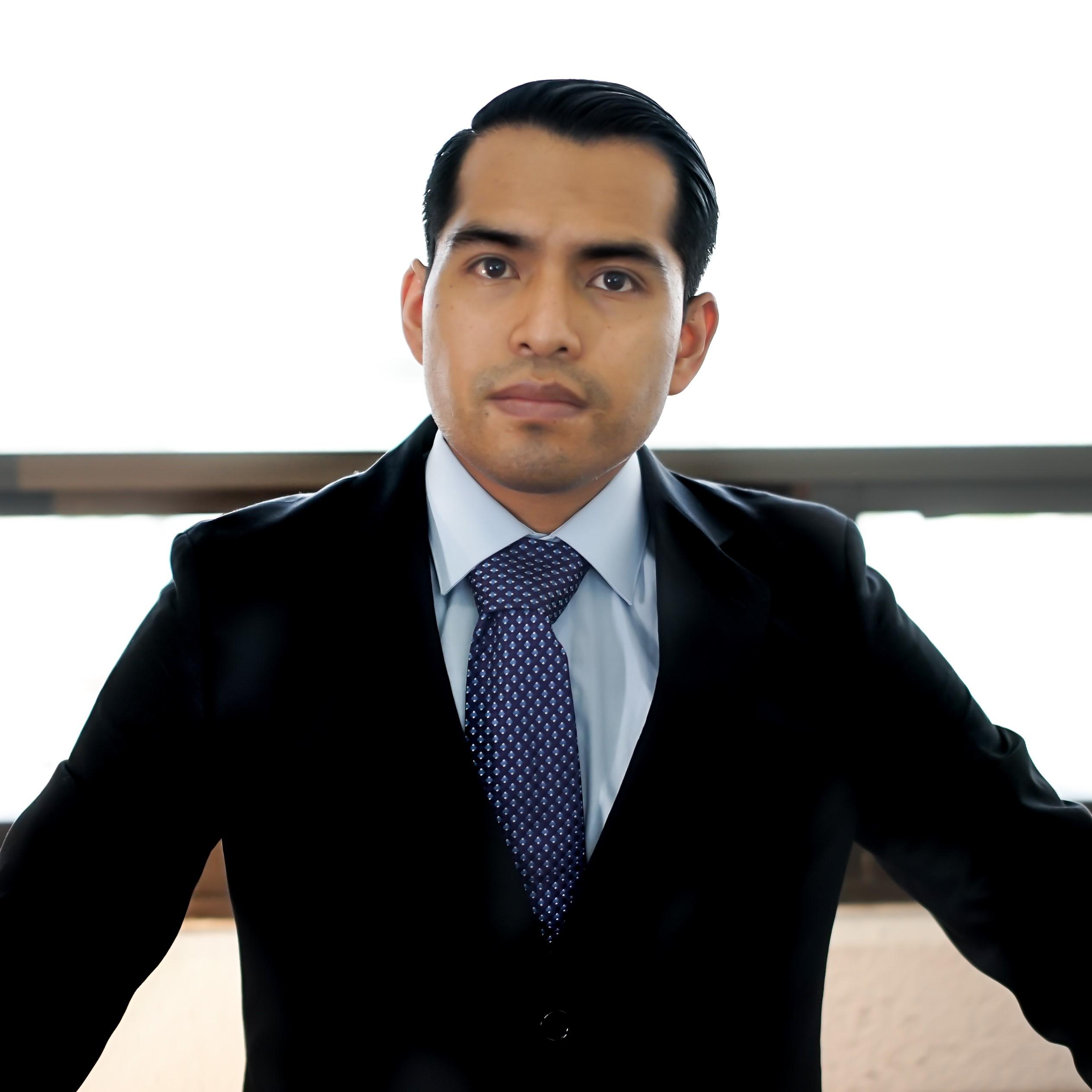 Dr. Carlos López Bernal